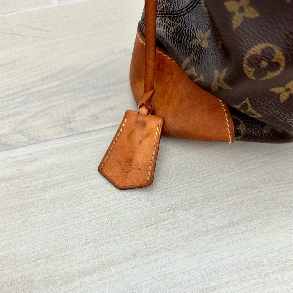 Louis Vuitton Berri MM Bag - Picture 2 of 12